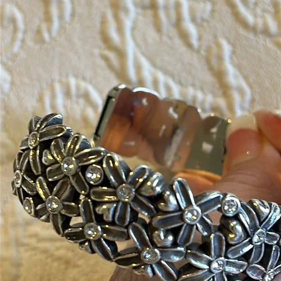 BRIGHTON Oval Daisy Bangle - Picture 6 of 10